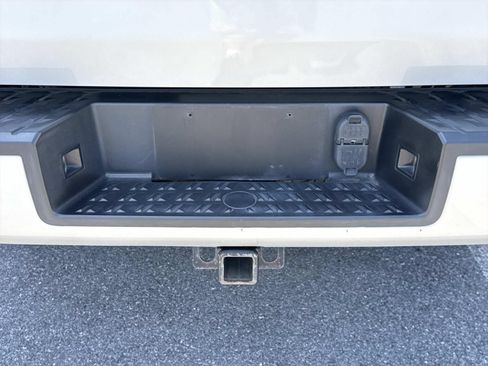 Used 2018 Nissan Titan SV w/ SV Convenience Package AWD/4WD image 27