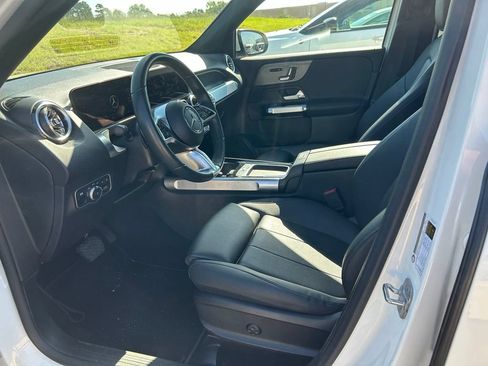 Used 2025 Mercedes-Benz GLB 250 4MATIC image 11