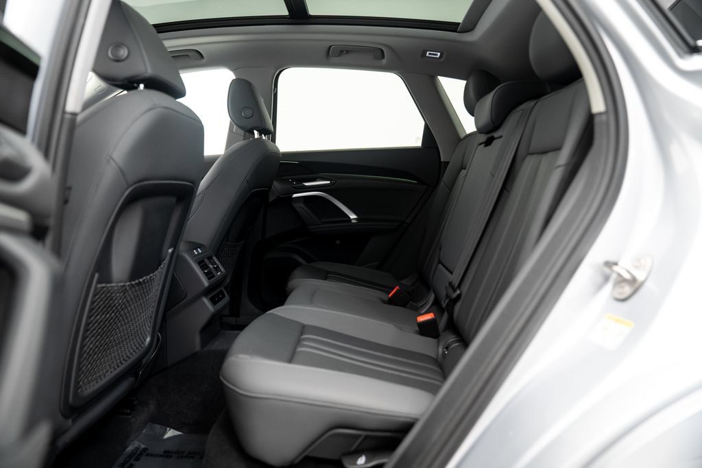 Certified 2025 Audi Q5 Premium w/ Convenience Package AWD/4WD image 8