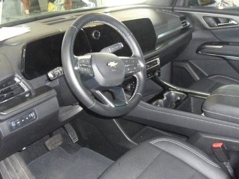 Used 2025 Chevrolet Traverse LT image 23