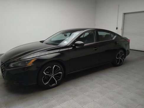 Used 2024 Nissan Altima 2.5 SR FWD image 2