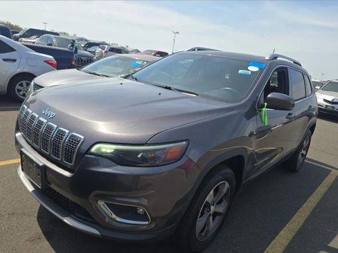 Used 2019 Jeep Cherokee Limited image 2