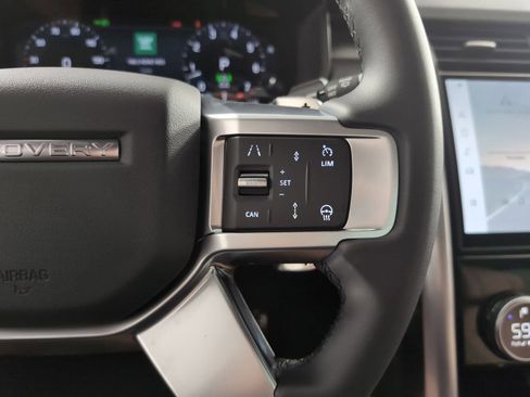 Certified 2025 Land Rover Discovery Dynamic SE image 16