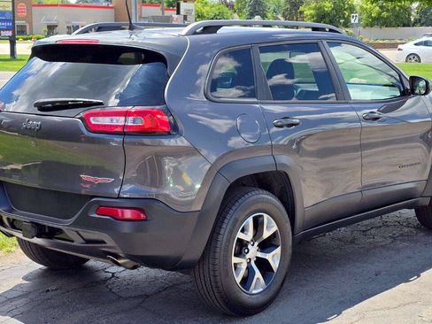 Used 2018 Jeep Cherokee Trailhawk w/ Cold Weather Group AWD/4WD image 6