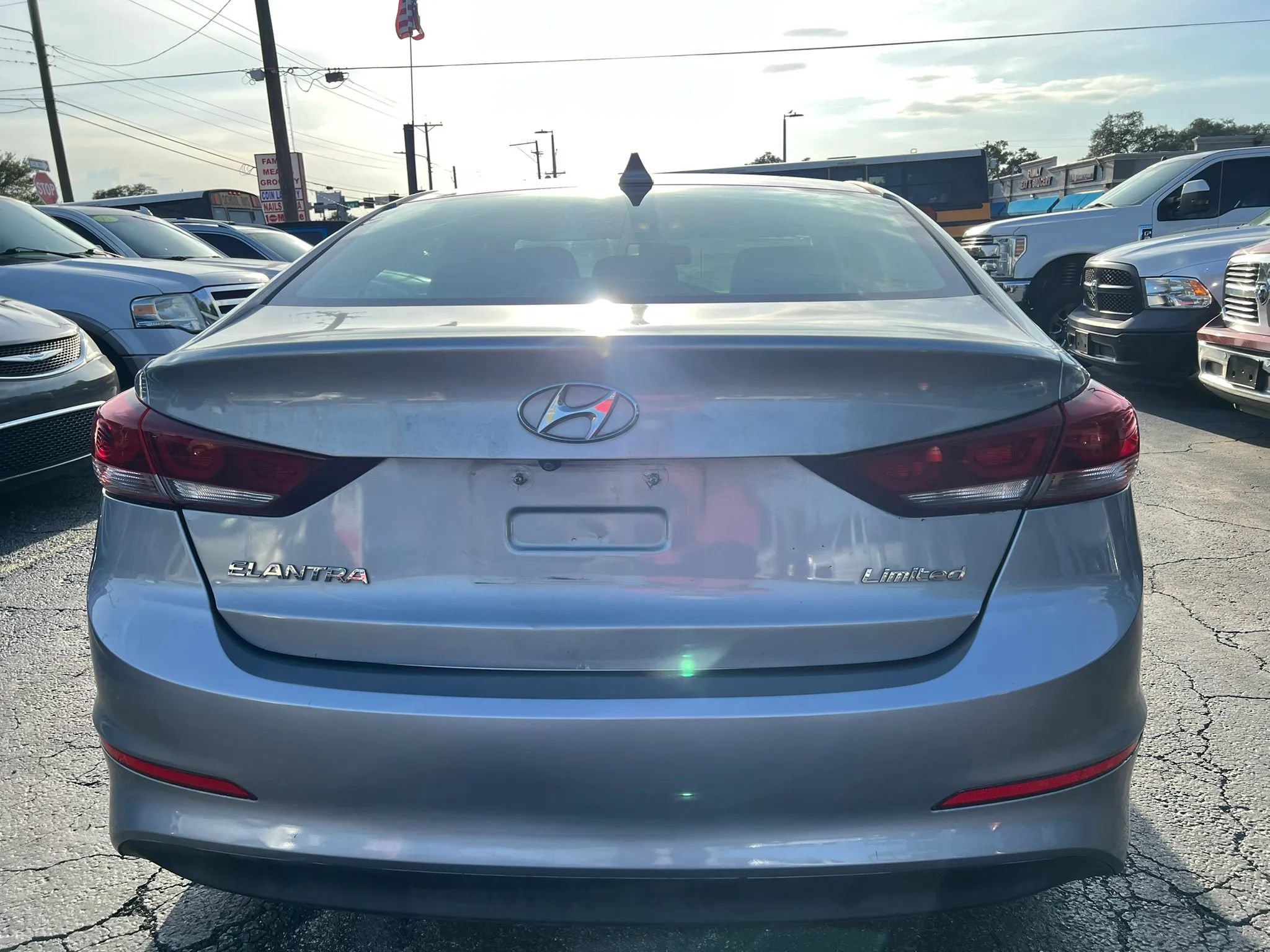 Used 2017 Hyundai Elantra Limited FWD image 6