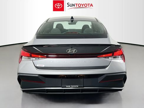 Used 2025 Hyundai Elantra Sport FWD image 5