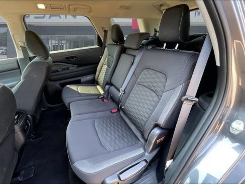 Used 2025 Nissan Pathfinder SV AWD/4WD image 21