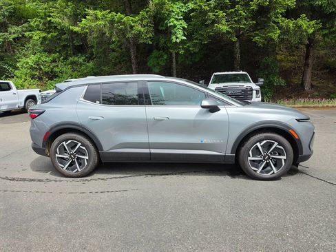 New 2026 Chevrolet Equinox EV LT AWD/4WD image 7