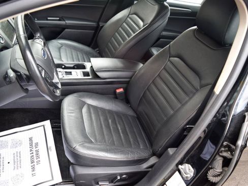 Used 2017 Ford Fusion SE w/ Fusion SE Technology Package FWD image 31