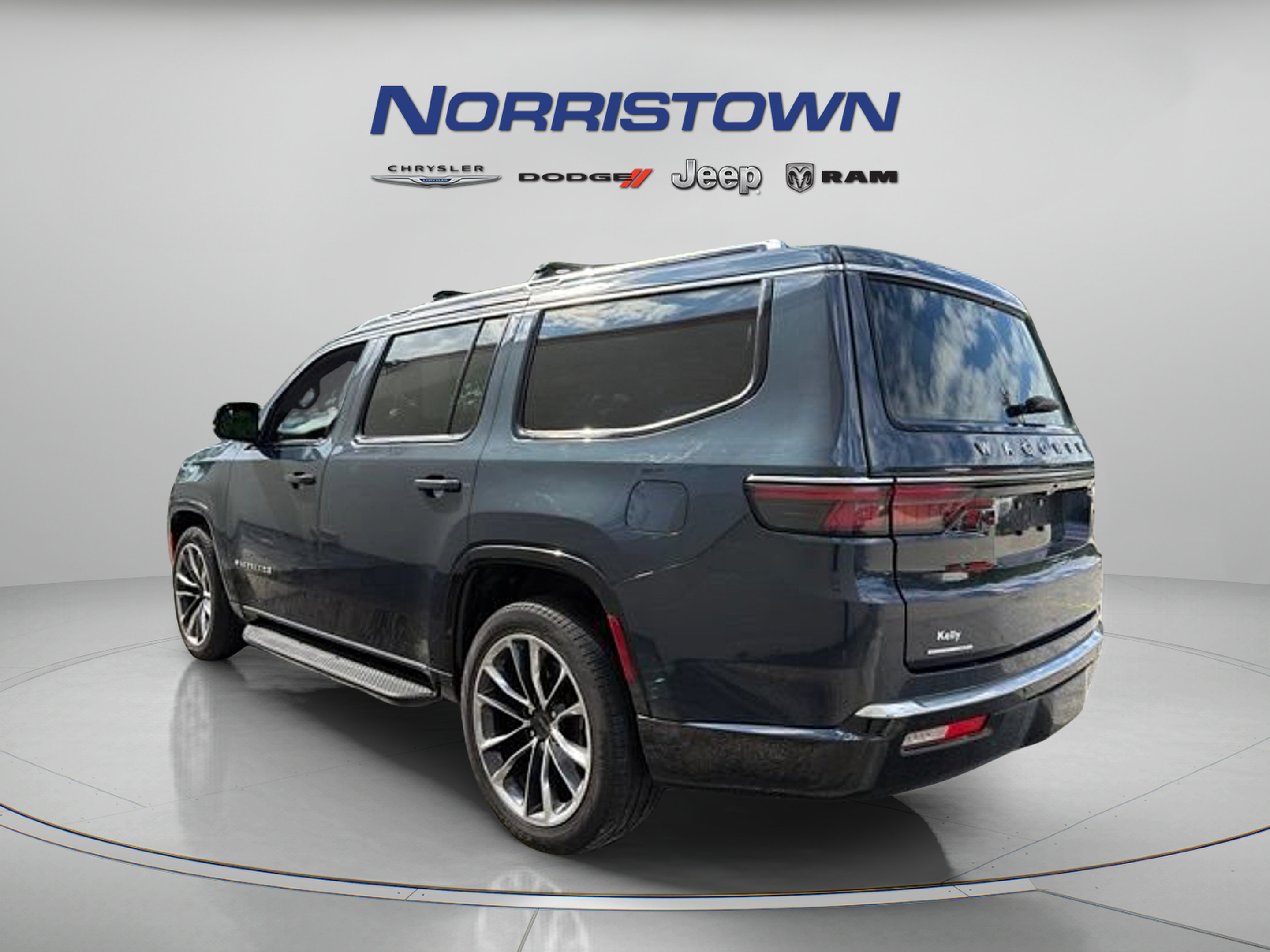 Used 2023 Jeep Wagoneer Series II w/ Premium Group I AWD/4WD image 5