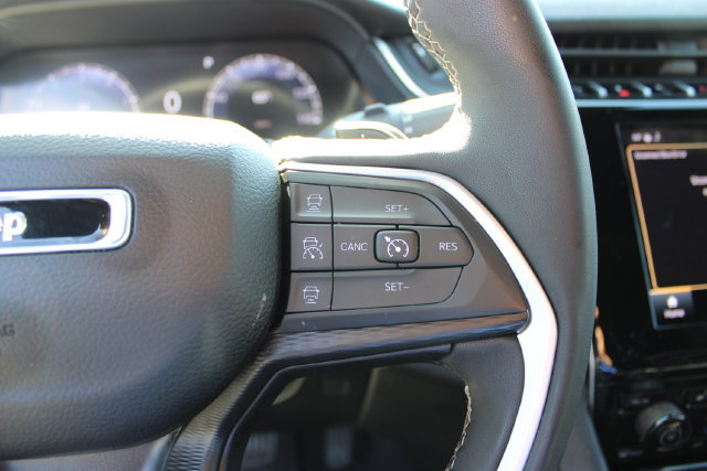 Used 2024 Jeep Grand Cherokee Altitude AWD/4WD image 13