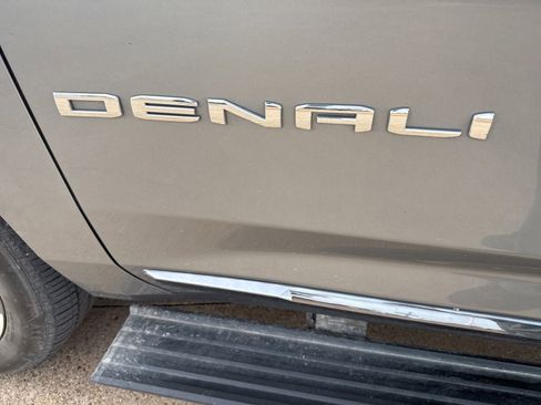 Used 2023 GMC Yukon Denali Ultimate image 11