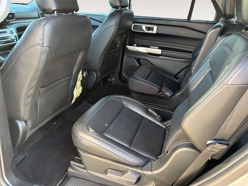 Used 2022 Ford Explorer XLT w/ Equipment Group 202A image 13