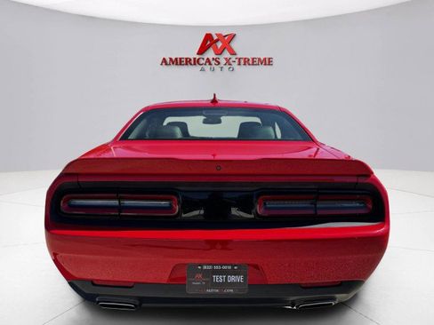 Used 2019 Dodge Challenger SXT w/ Plus Package image 4