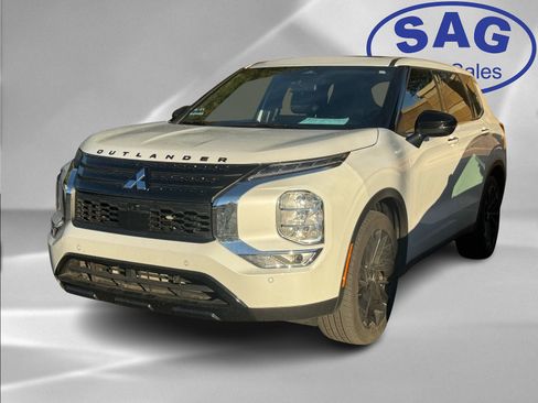 Used 2024 Mitsubishi Outlander SE Black Edition image 5