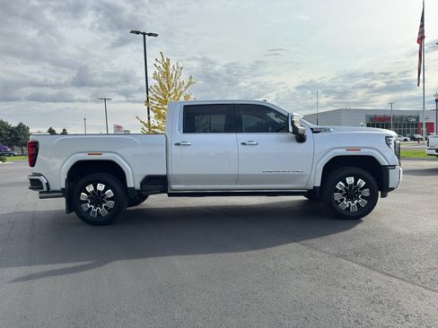 Used 2024 GMC Sierra 3500 Denali w/ Denali Reserve Package AWD/4WD image 2