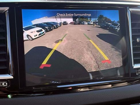 Used 2023 Chrysler Pacifica Touring-L image 33