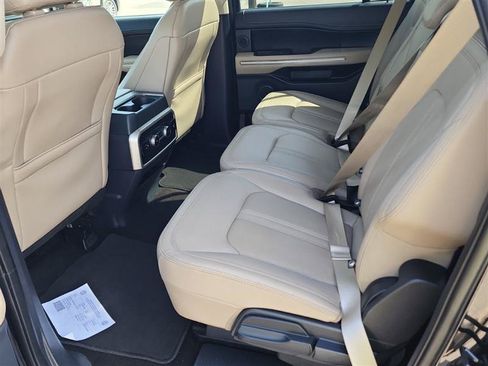 Used 2022 Ford Expedition Max Limited AWD/4WD image 9
