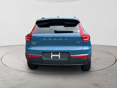 Certified 2023 Volvo XC40 B5 Plus w/ Driver Assist Package AWD/4WD image 4