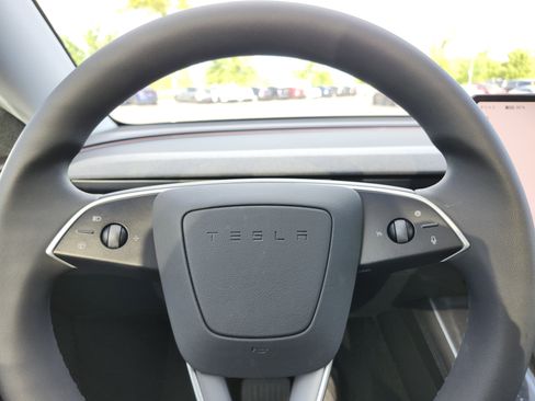 Used 2026 Tesla Model Y 2WD image 27