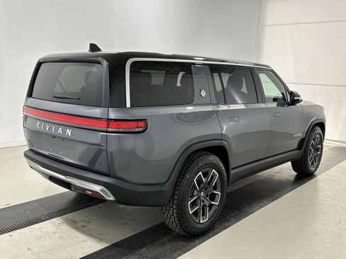 Used 2023 Rivian R1S Launch Edition image 5