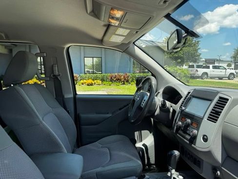 Used 2020 Nissan Frontier SV w/ Midnight Edition Floor Mats RWD image 11