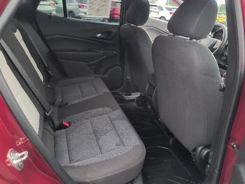 Used 2024 Chevrolet Trax RS FWD image 34
