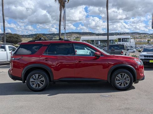 Used 2022 Nissan Pathfinder SV w/ SV Black Package FWD image 8