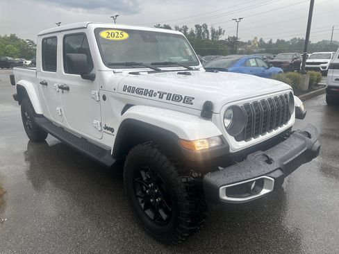 Used 2025 Jeep Gladiator Sport AWD/4WD image 5