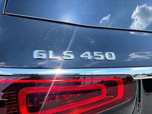 Used 2023 Mercedes-Benz GLS 450 4MATIC image 10