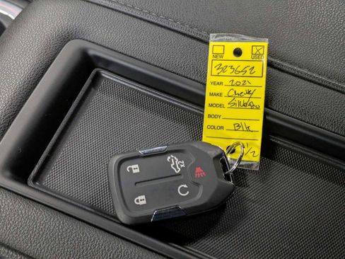 Used 2021 Chevrolet Silverado 1500 LT Trail Boss w/ LT Trail Boss Premium Package AWD/4WD image 37