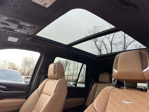 Certified 2022 Cadillac Escalade Premium Luxury image 9