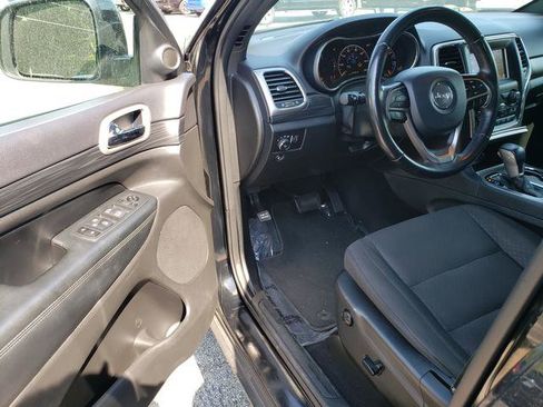 Used 2020 Jeep Grand Cherokee Laredo AWD/4WD image 11