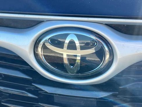 Certified 2022 Toyota Highlander XLE image 10