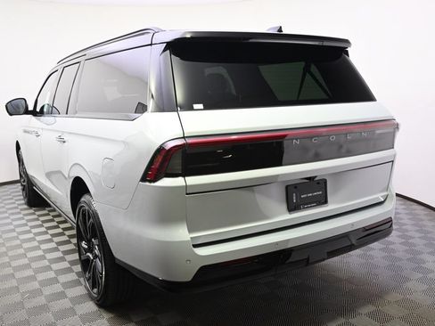 New 2026 Lincoln Navigator L Black Label AWD/4WD image 4