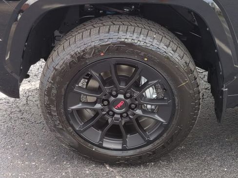 New 2026 Toyota Tundra Limited AWD/4WD image 10