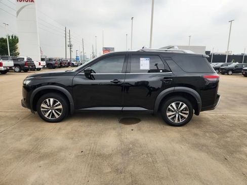 Used 2023 Nissan Pathfinder SL AWD/4WD image 4
