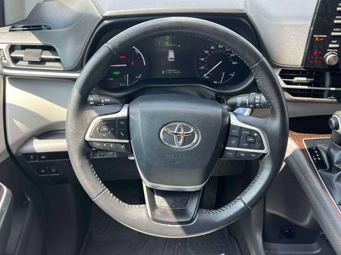 Certified 2022 Toyota Sienna XLE FWD image 18