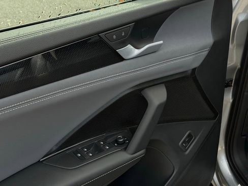 New 2025 Volkswagen Tiguan SE image 17