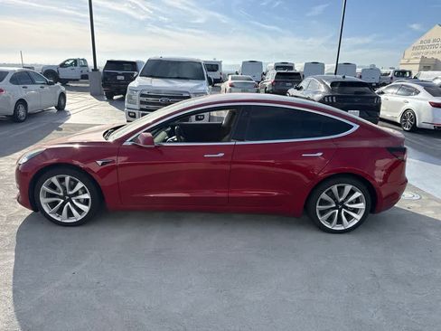 Used 2018 Tesla Model 3 RWD image 2