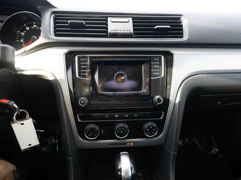 Used 2018 Volkswagen Passat 2.0T S image 17