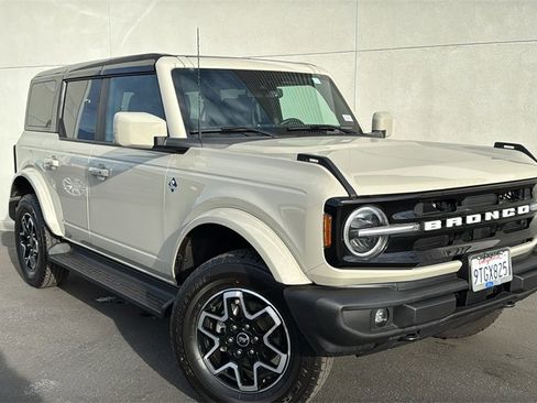 Certified 2025 Ford Bronco Outer Banks image 1