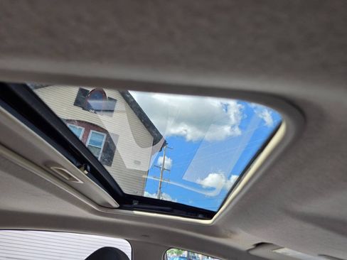 Used 2013 Ford Fiesta SE w/ Moon & Mood Pkg FWD image 22