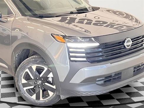 Used 2025 Nissan Kicks SV image 27