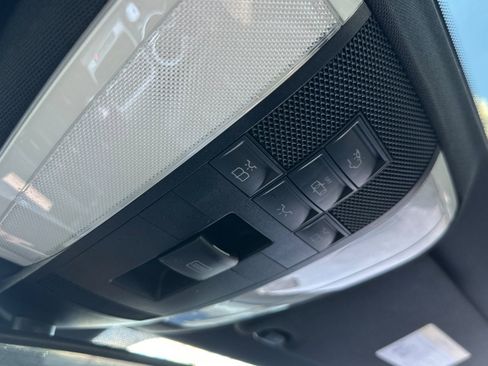 Used 2010 Mercedes-Benz C 300 Sport image 22