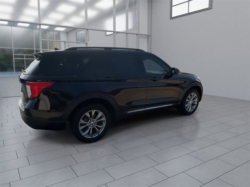 Used 2023 Ford Explorer XLT w/ Equipment Group 202A image 9