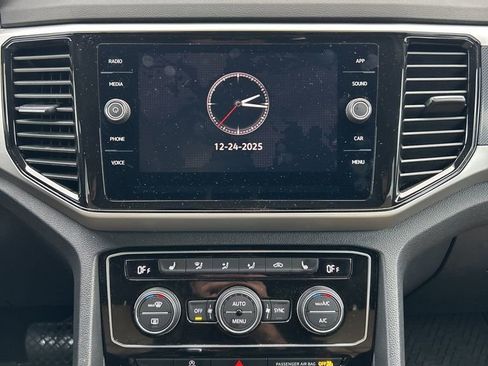 Used 2023 Volkswagen Atlas Cross Sport SE image 12