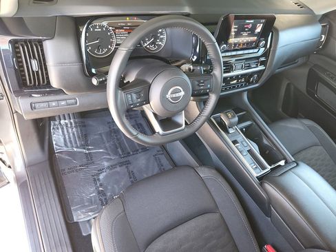 Used 2025 Nissan Pathfinder SV FWD image 11