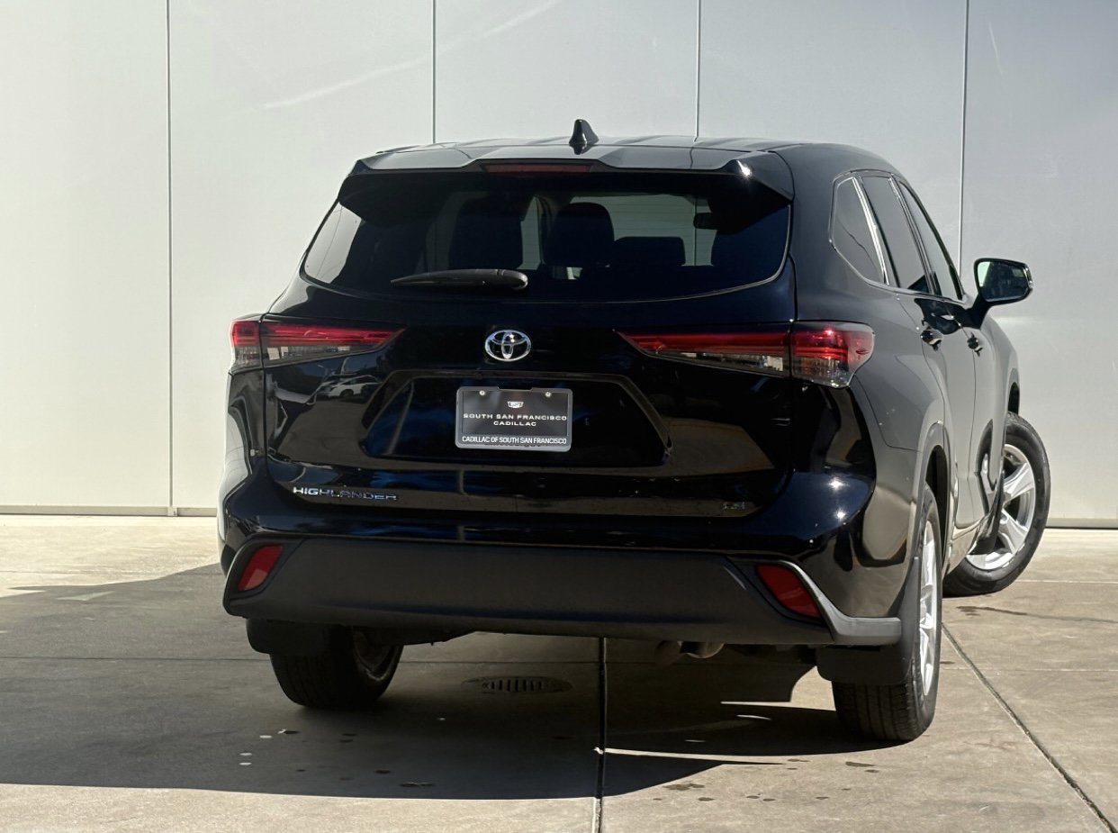Used 2022 Toyota Highlander LE FWD image 7