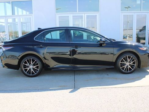 Used 2024 Toyota Camry SE image 8